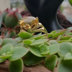 14kt Gold and Citrine ring💯 Authentic